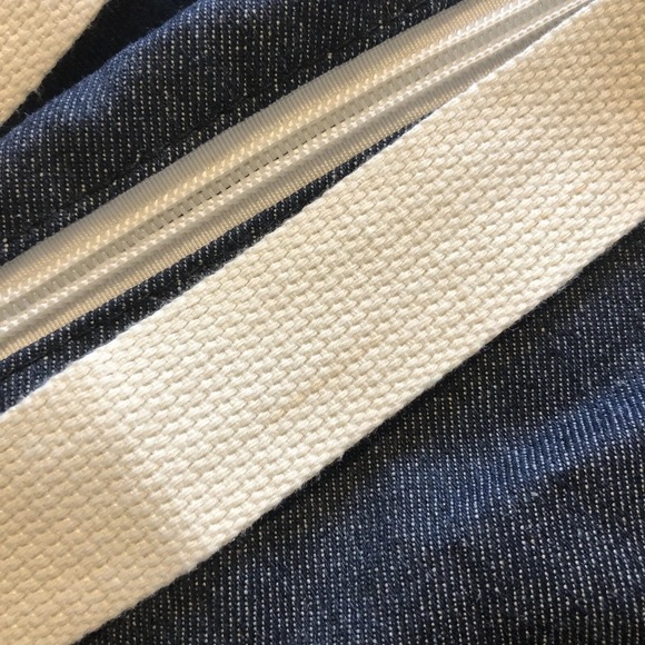 “Will Workout for Cupcakes” light duffel workout or overnight bag - Picture 6 of 9